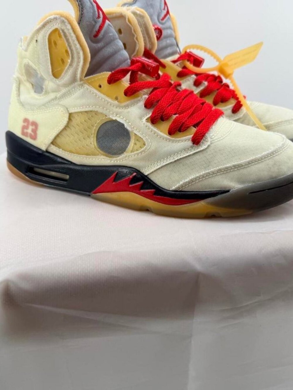 Jordan 5 Off-White Sail size 10M